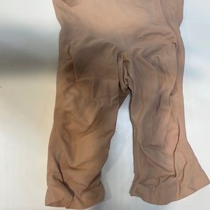 SKIMS - above the knee sculpting short L/XL, Mica - NEW W/O box